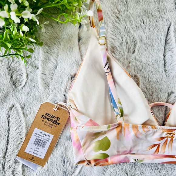 Sold. NWT Billabong Small Island Calling Paradise Print Swim Top - Picture 8 of 16